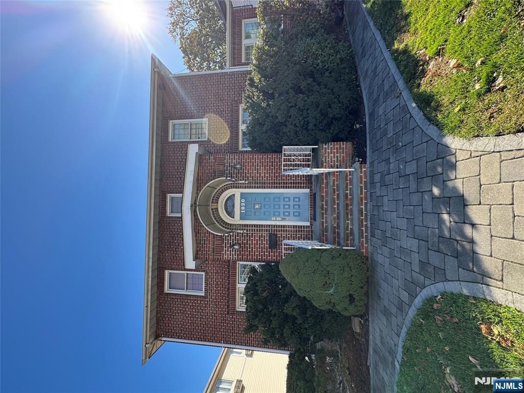 Property Photo:  1020 Jassamine Way A  NJ 07024 