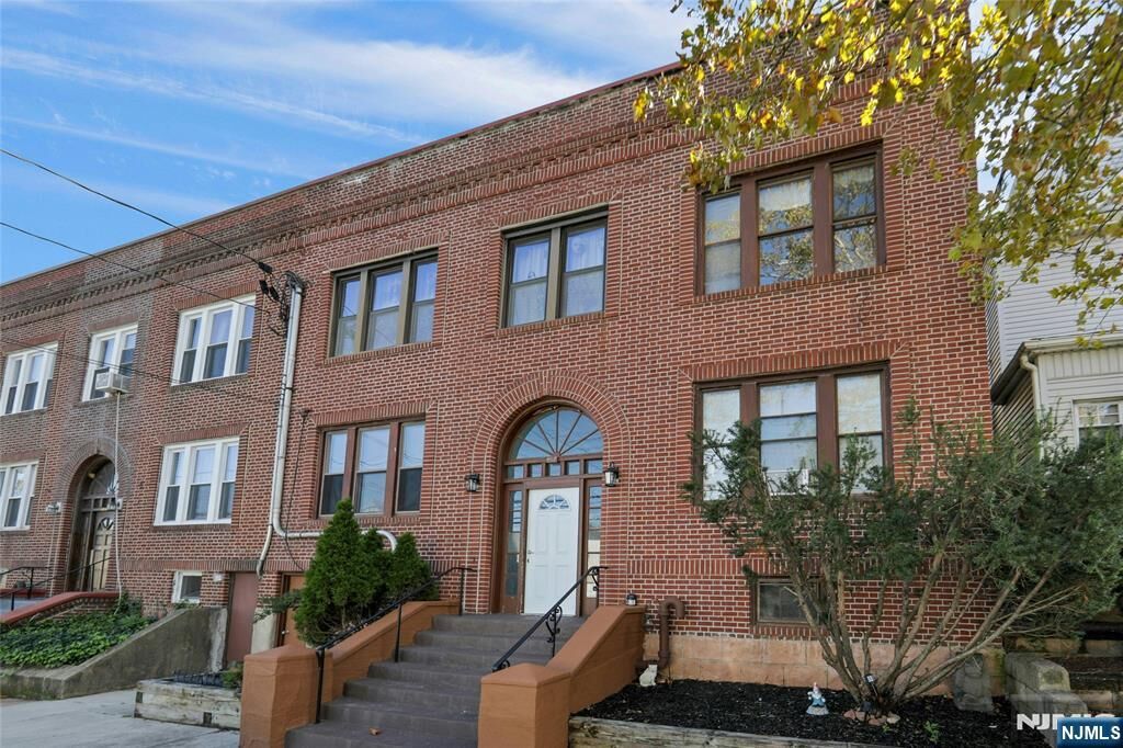 Property Photo:  452 Avenue 104  NJ 07002 