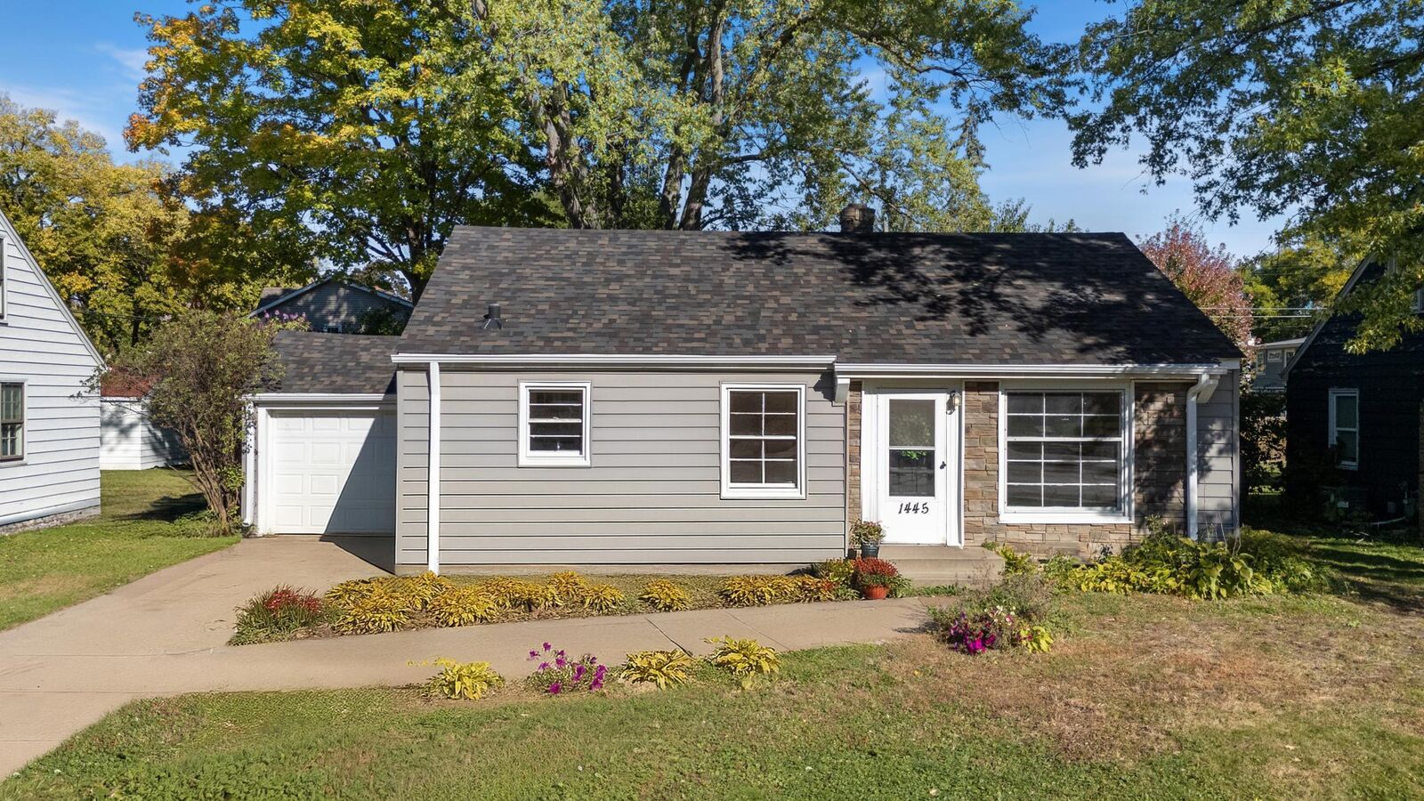 Property Photo:  1445 Larpenteur Avenue W  MN 55113 