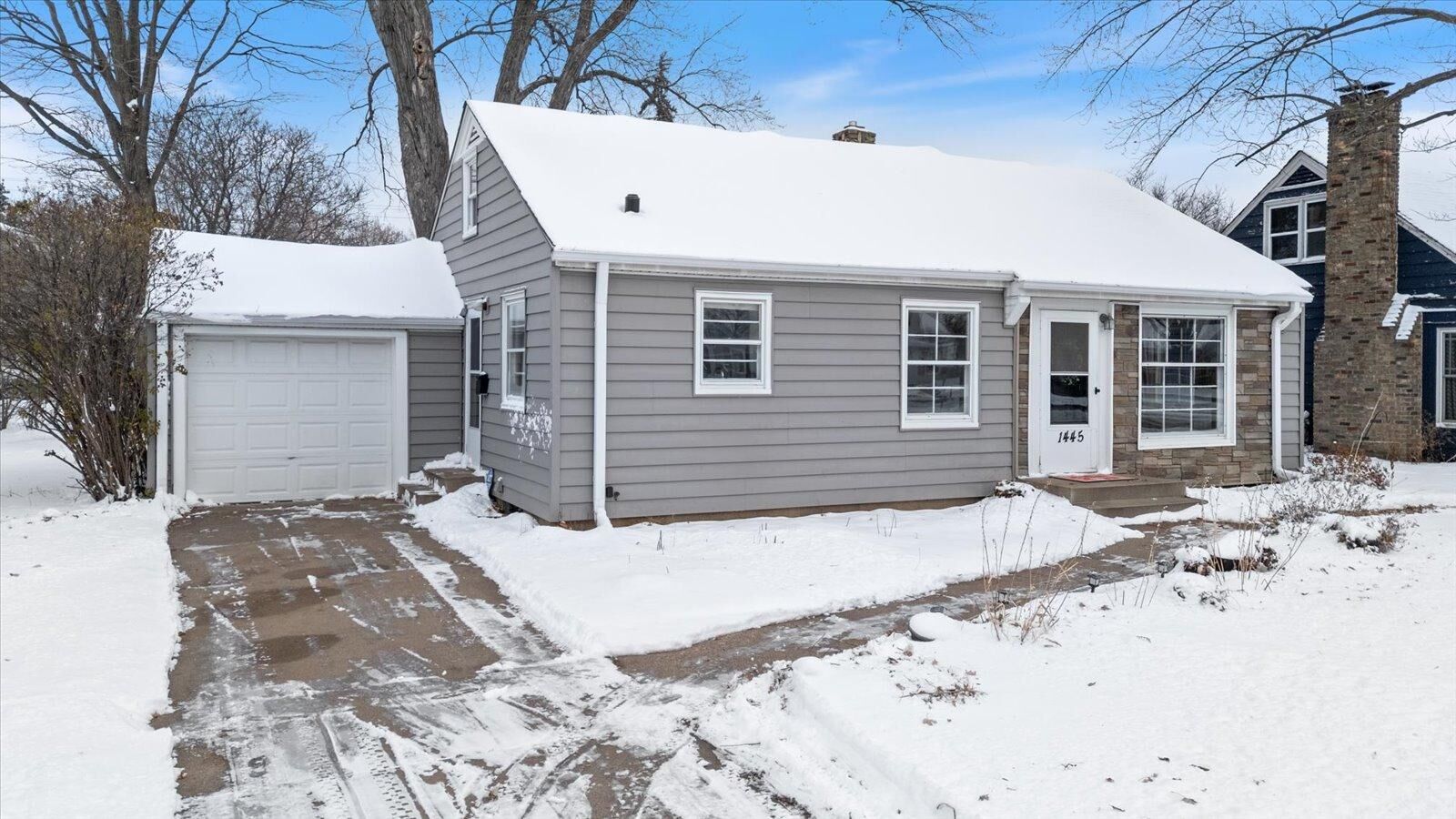 Property Photo:  1445 Larpenteur Avenue W  MN 55113 