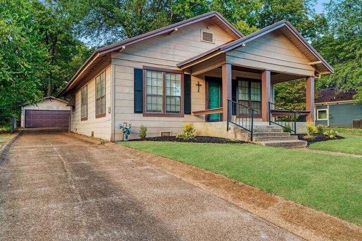 Property Photo:  641 E Washington Street  TX 75460 