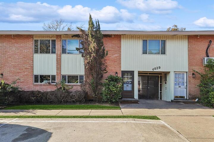 Property Photo: 4039 Cole Avenue 101 TX 75204