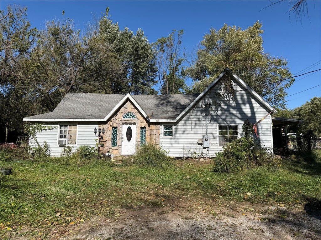 Property Photo: 515 2nd Avenue AR 72736