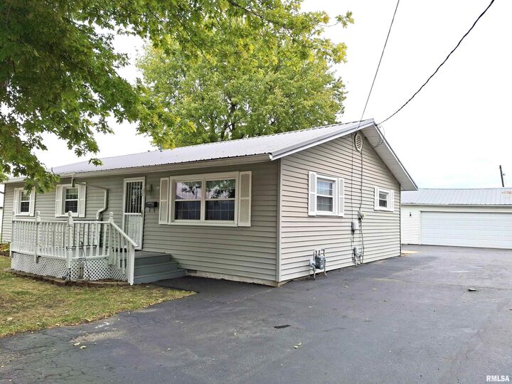 Property Photo: 717 S 6th Avenue IL 61520