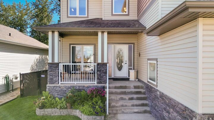 Property Photo:  3905 44A Avenue  AB T7A 1V9