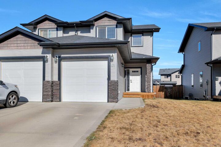 101 Piper Close  Blackfalds AB T4M 0G5 photo