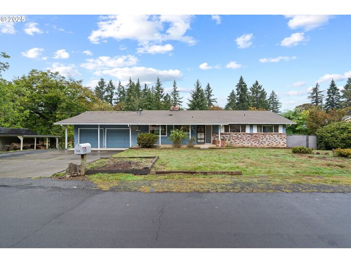 Property Photo:  743 I St  WA 98671 