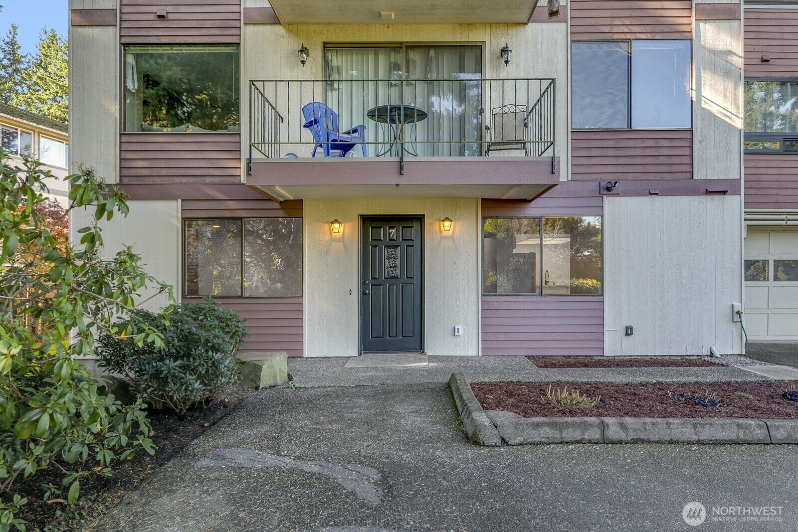 Property Photo: 2418 Euclid Avenue WA 98203