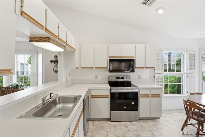 Property Photo: 1690 N Foxboro Loop FL 34429