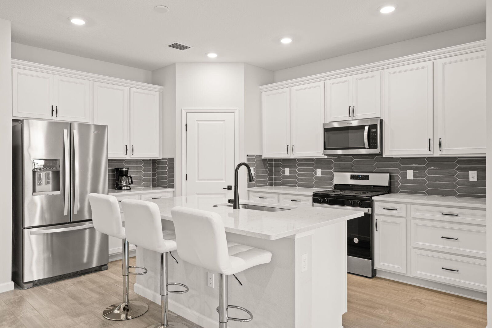 Property Photo:  361 SE Filoli Drive  FL 34984