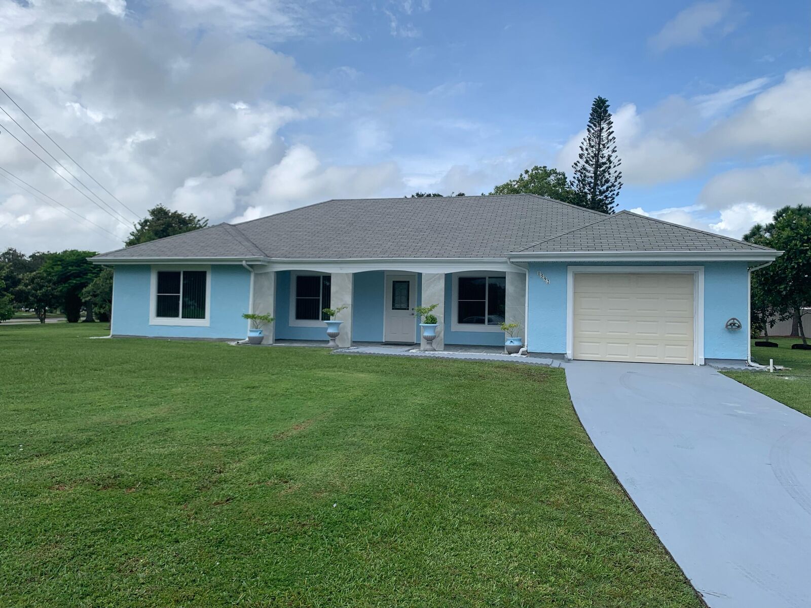 Property Photo: 1592 SE Burning Court FL 34952
