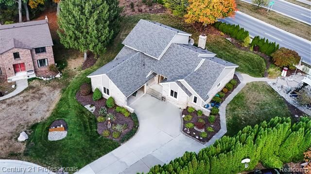 Property Photo:  1008 Hidden Lane Lane  MI 48309