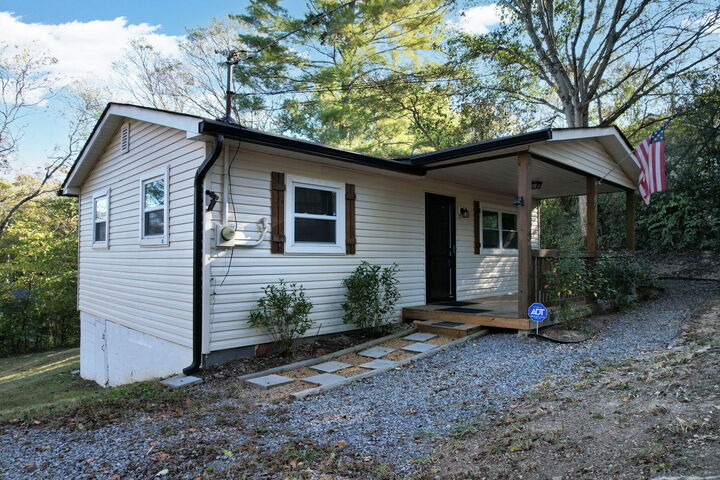 Property Photo:  1050 11th Street SE  TN 37311