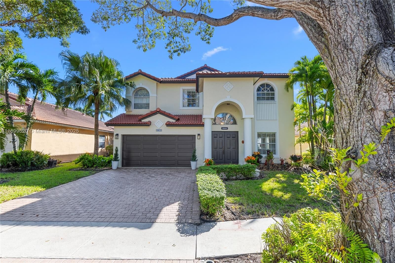 Property Photo: 1071 NW 184th Ter FL 33029