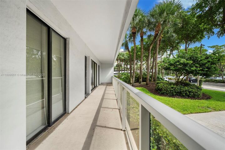 3731 N Country Club Dr 127  Aventura FL 33180 photo