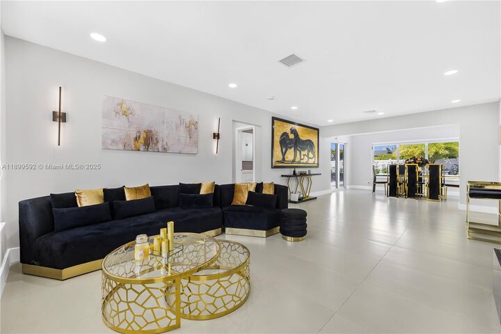 Property Photo:  1104 N 13th Ter  FL 33019
