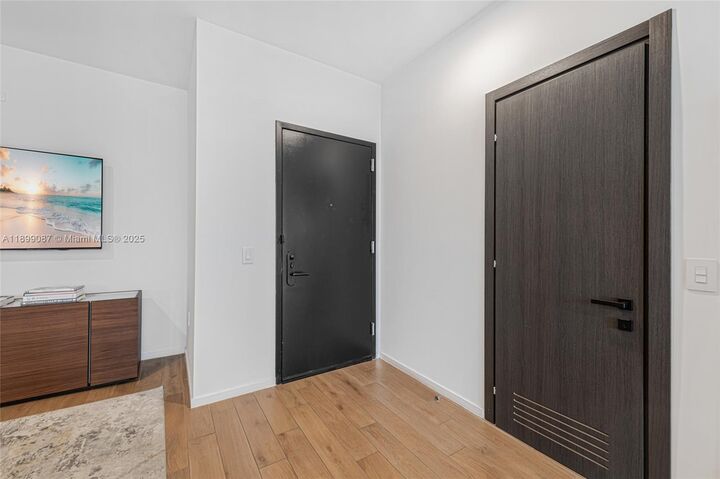 Property Photo: 398 NE 5th St 3017 FL 33132