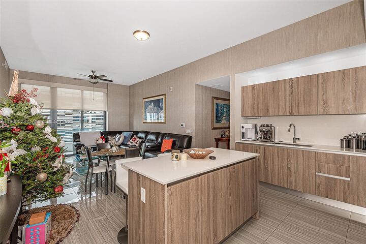 Property Photo: 2960 NE 207th St 505 FL 33180