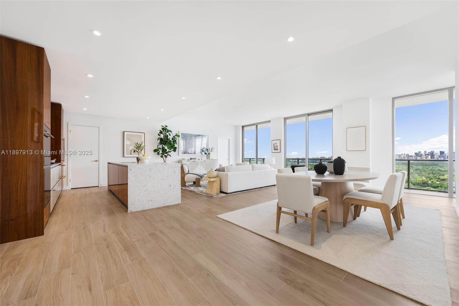 Property Photo:  2678 Tigertail Ave 1706  FL 33133 