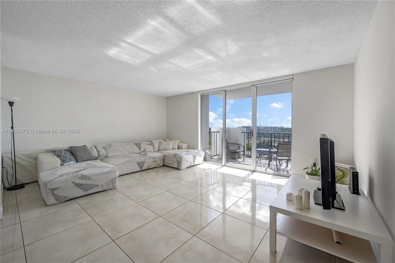 Property Photo: 2750 NE 183rd St 804 FL 33160