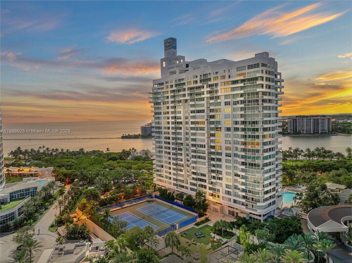 400 S Pointe Dr 910  Miami Beach FL 33139 photo