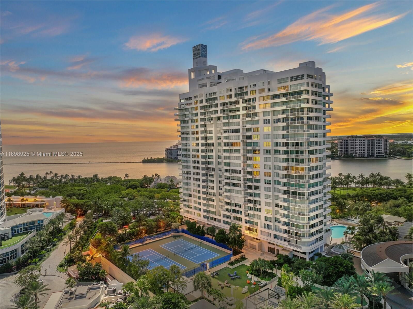Property Photo: 400 S Pointe Dr 910 FL 33139