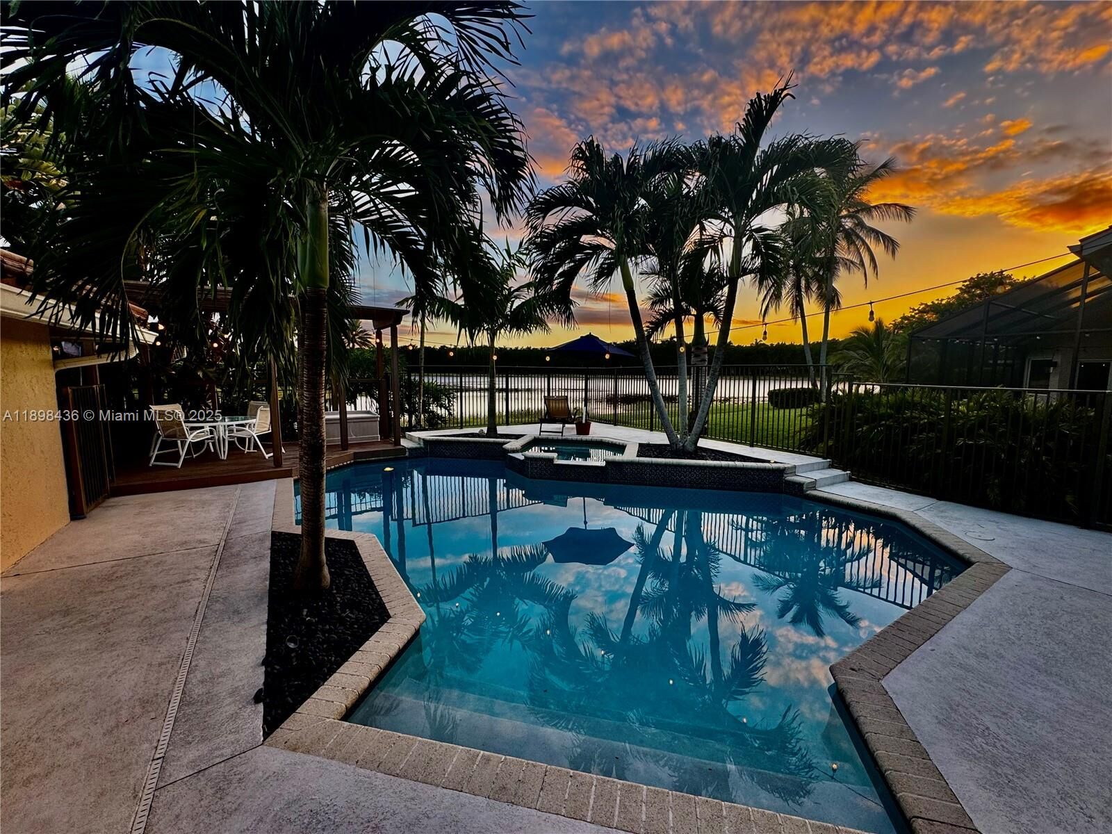 Property Photo:  985 Spoonbill Cir  FL 33326