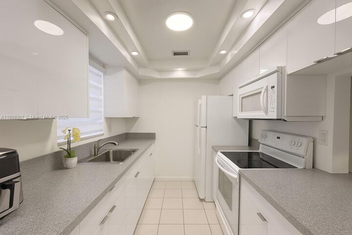 Property Photo: 8124 SW 153rd Pl 8124 FL 33193