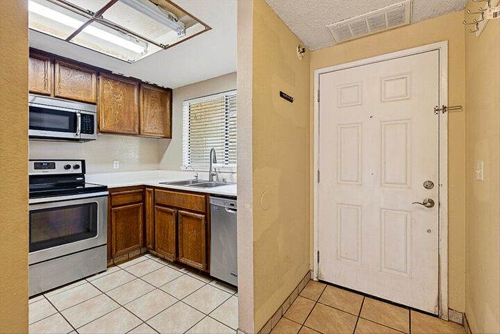 Property Photo: 260 W Dunne Avenue 20 CA 95037