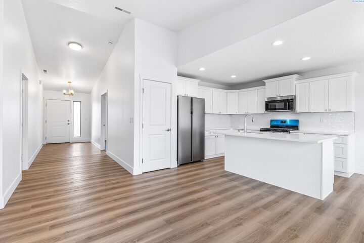2835 S Penn St  Kennewick WA 99338 photo