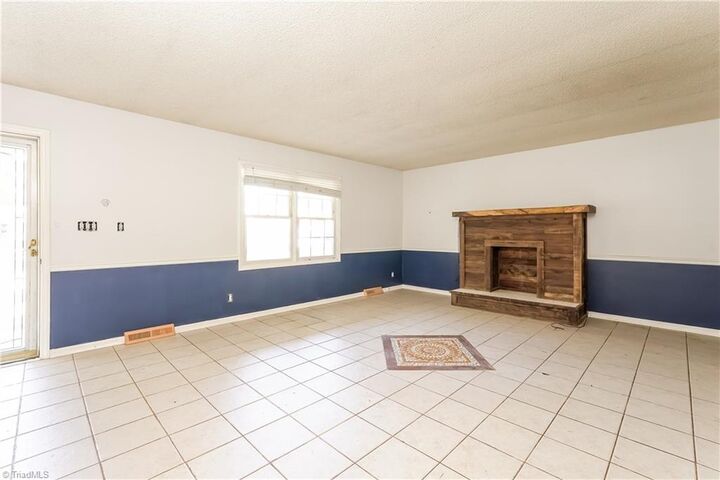 Property Photo: 4044 Sundance Drive NC 27052