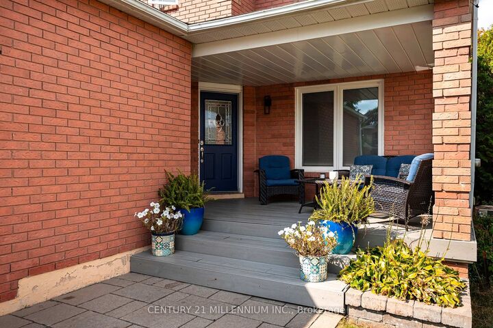 Photo de la propriété:  174 Lisa Marie Drive  ON L9W 4P7 
