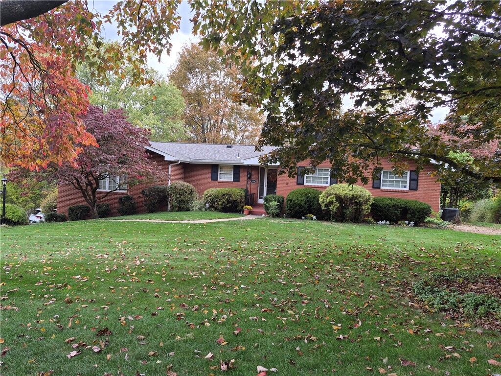 Property Photo: 3816 Hilltop Dr PA 15044