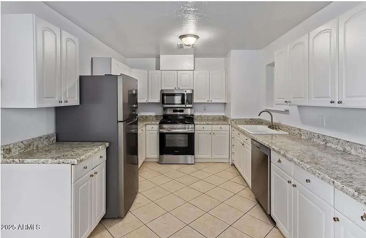 Property Photo:  1372 W 15th Street  AZ 85281 