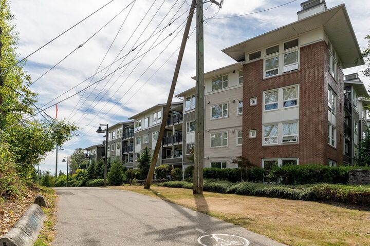 Property Photo:  6888 Southpoint Drive 415  BC V3N 5E3