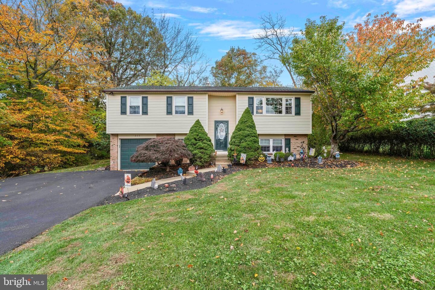 Property Photo: 245 Hampshire Drive PA 18914