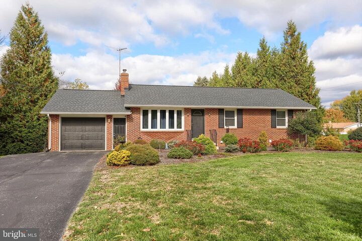 Property Photo: 418 Heisers Lane PA 17015