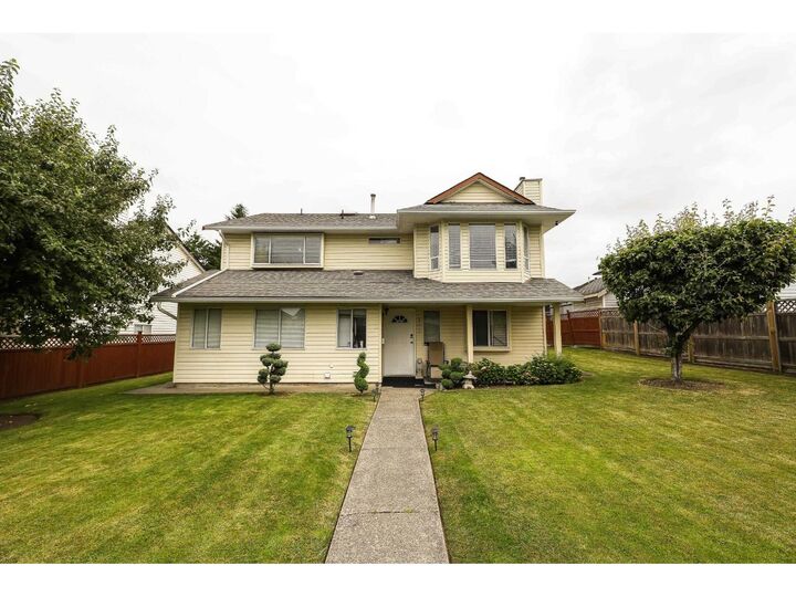 Photo de la propriété: 14115 88th BC V3W 3L5