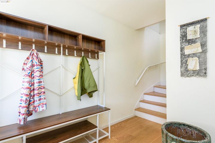 Property Photo: 550 Leland Ave CA 94134