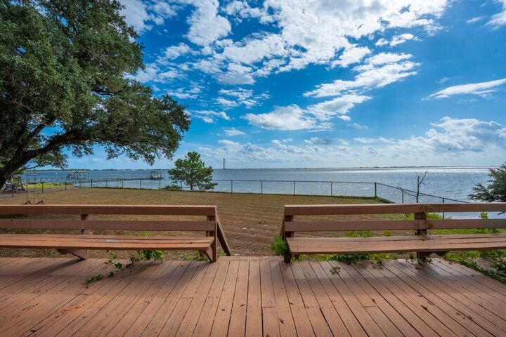 Property Photo: 2595 W Highway 98 FL 32569