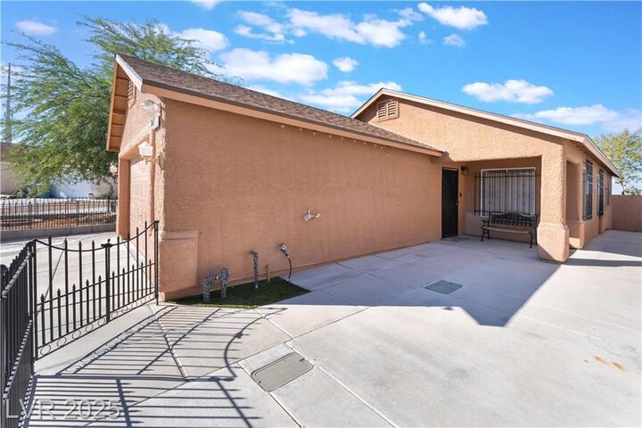 Property Photo: 2827 Kensington Street NV 89156