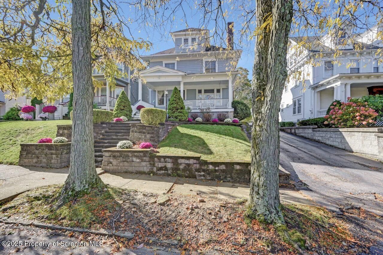 Property Photo:  1118 Columbia Street  PA 18509 