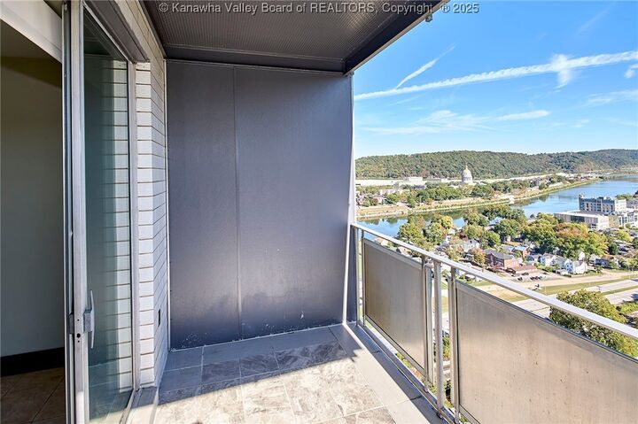 1800 Roundhill Road 1704  Charleston WV 25314 photo