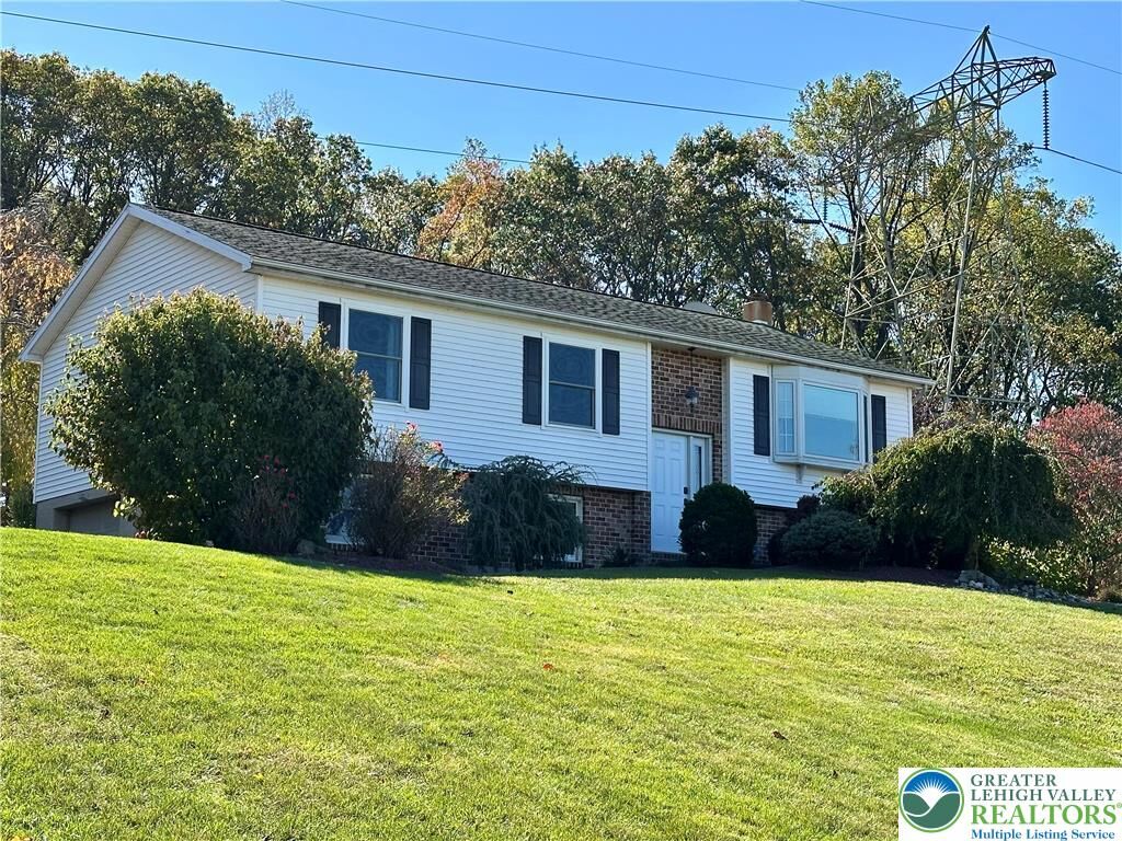 Property Photo:  6614 Oak Drive  PA 18080 