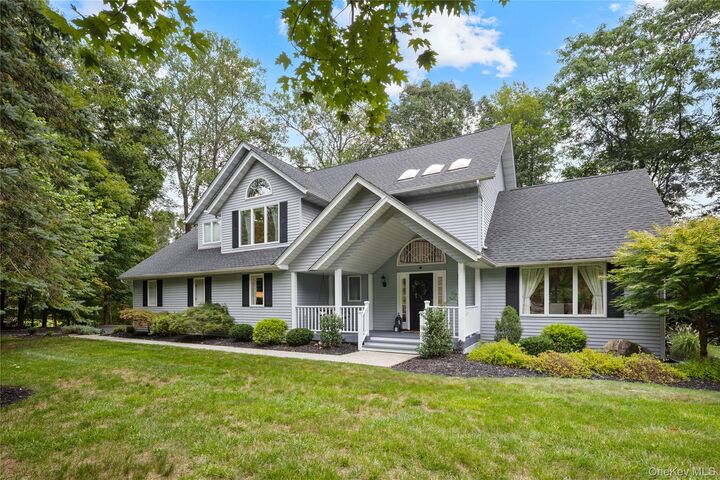 4 Nicole Way  Chestnut Ridge NY 10977 photo