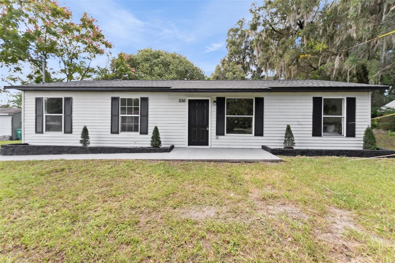 Property Photo: 230 S Chandler Avenue FL 32724