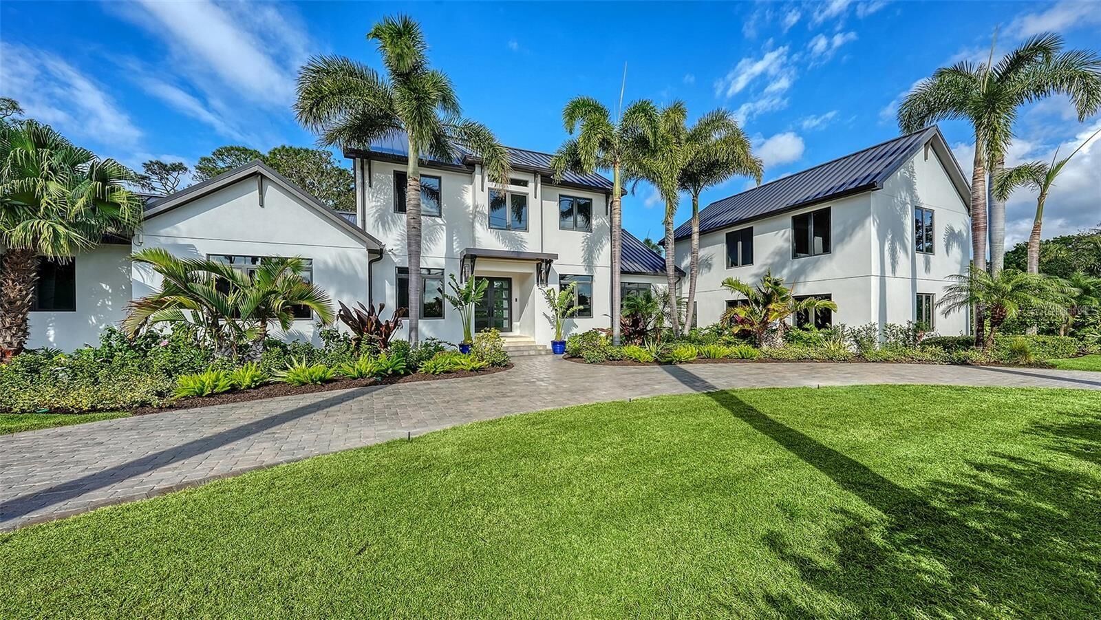 Property Photo: 5035 Bay Shore Road FL 34234
