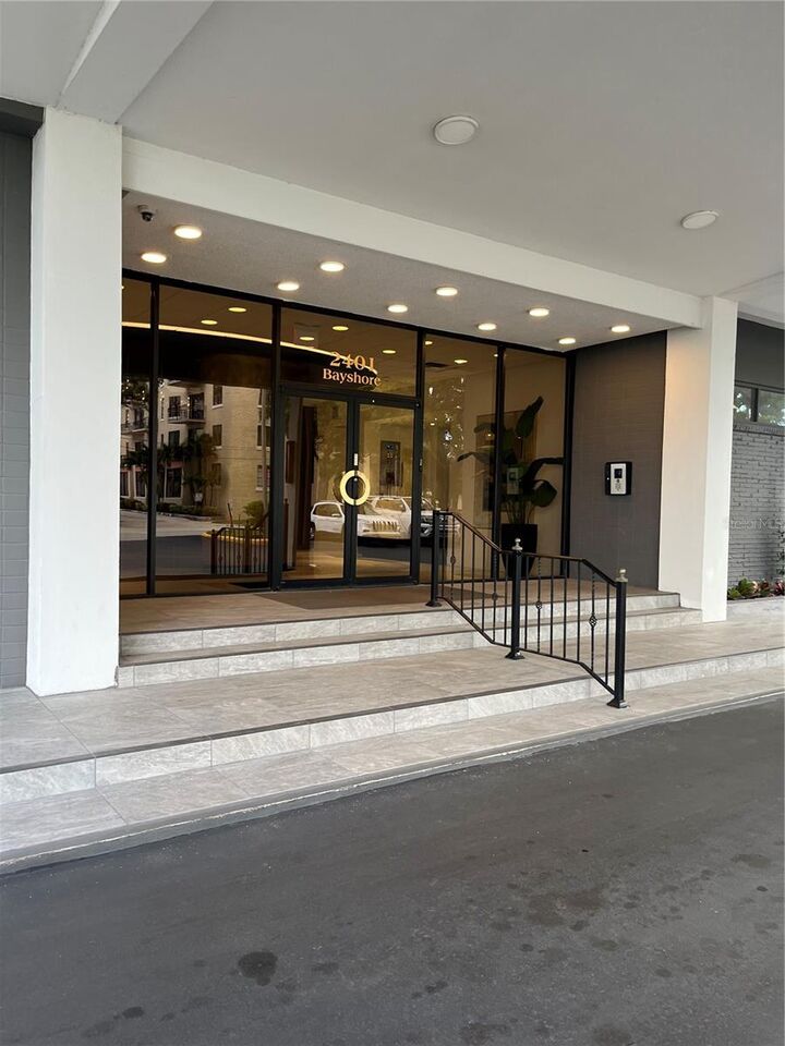 Property Photo:  2401 Bayshore Boulevard 302  FL 33629 