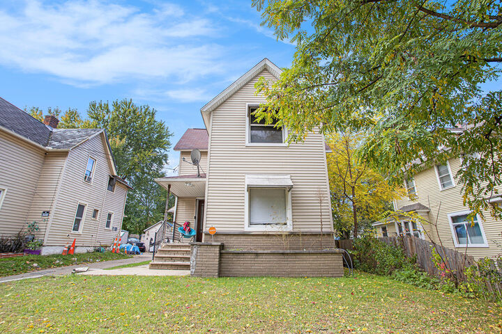 Property Photo:  719 Hazard  MI 49048 