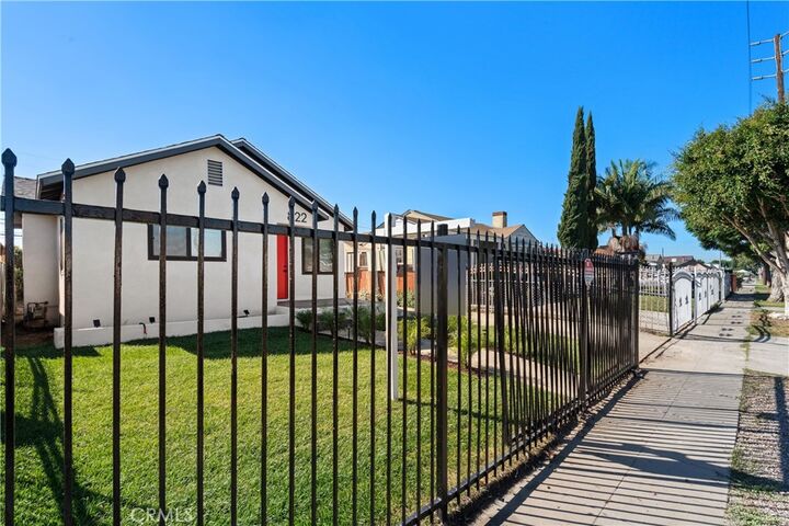 Property Photo: 822 E 95th CA 90002
